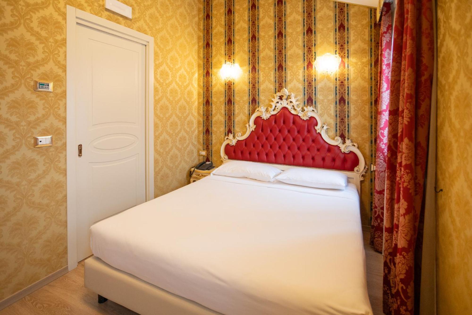 Duomo Boutique Hotel *